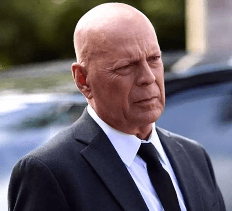 Bruce Willis é visto em rara aparição após diagnóstico de demência